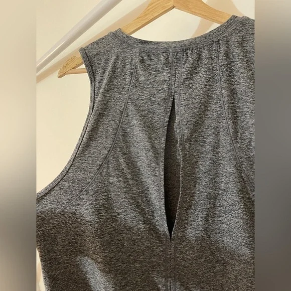 Reebok Gray Open-Back Workout Tank – Size XL - Picture 6 of 7